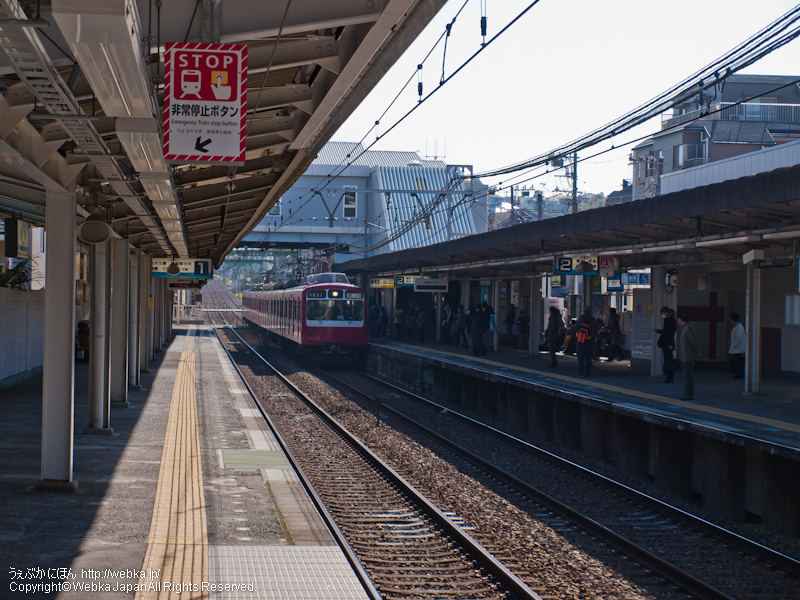 杉田駅ホームと電車 - photo6